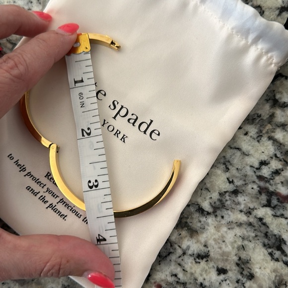 Kate Spade ♠️ New York Spot the Spade Enamel Hinged Bangle flamingo pink color - Picture 8 of 8